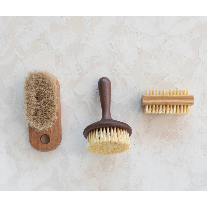 Beech Wood & Sisal Brush in a Espresso Finish.